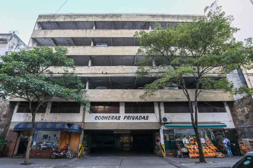 ESPACIO COMERCIAL CON COCHERAS, LAVADERO Y CAPACIDAD PARA MAS DE 30 VEHICULOS